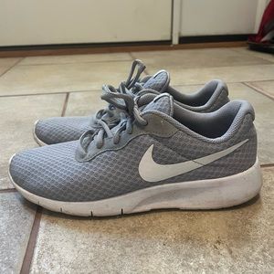Nike tanjun gray
